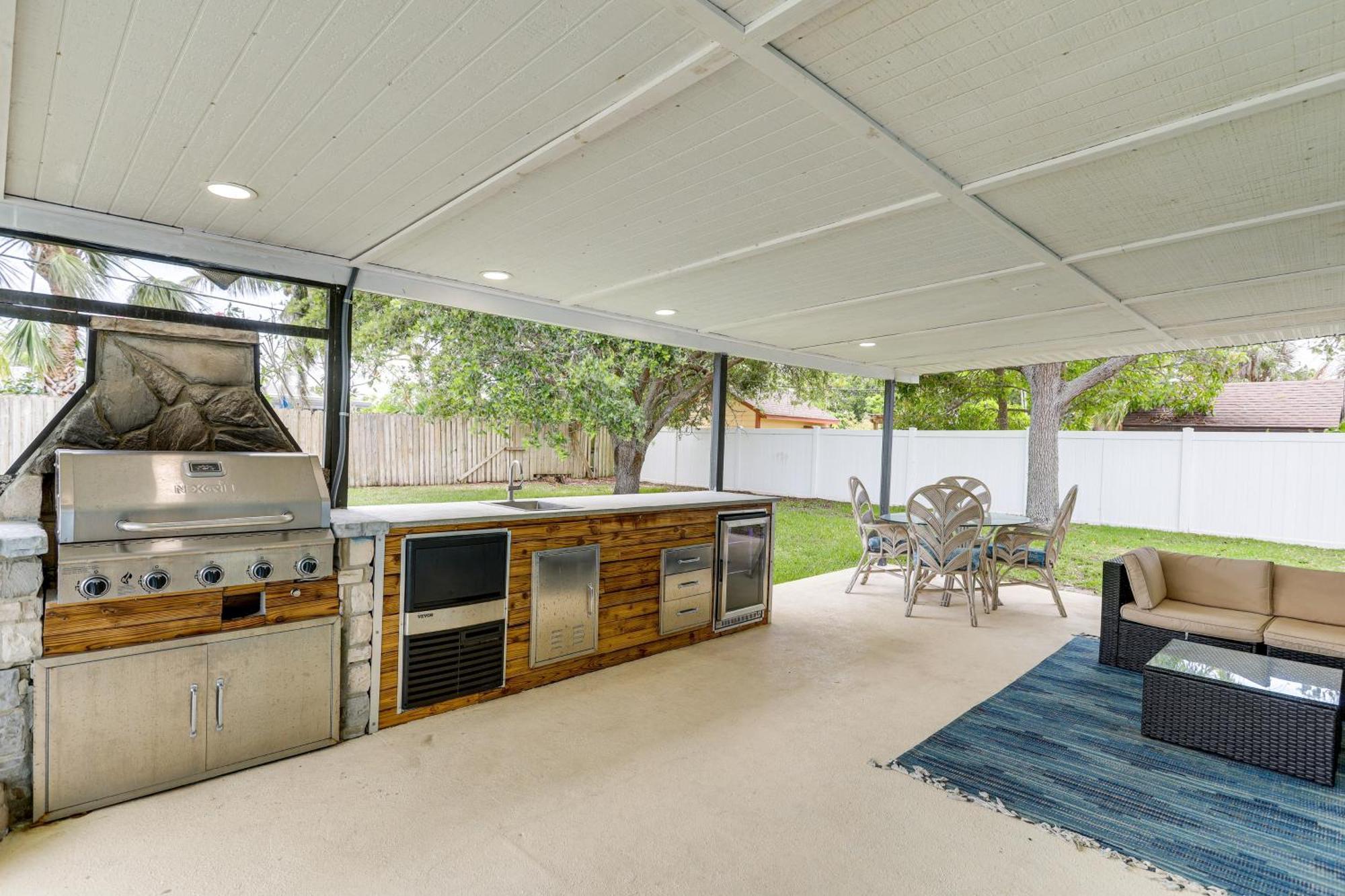 Pet-Friendly Cocoa Beach Home Walk To Beach! Экстерьер фото