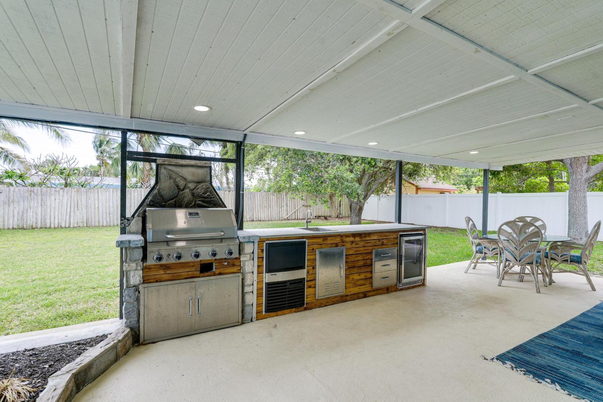 Pet-Friendly Cocoa Beach Home Walk To Beach! Экстерьер фото